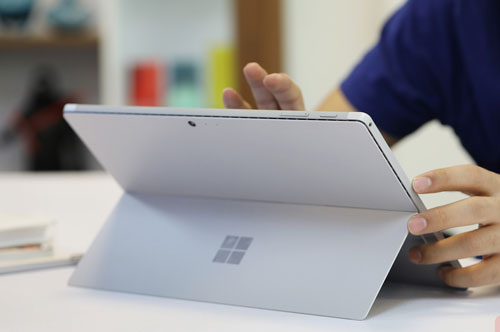 تبلت مایکروسافت مدل Surface Pro 2017 LTE Advanced – D
