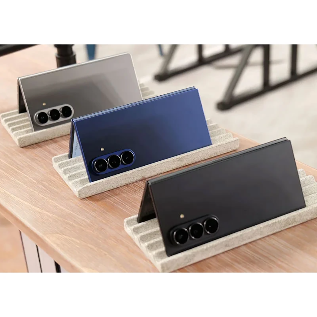 فروش نقدي و اقساطي گوشی موبایل سامسونگ مدل Galaxy Z Fold 7 دو سیم‌کارت ظرفیت 256 گیگابایت و رم 12 گیگابایت - ویتنام به همراه شارژر 45 وات سامسونگ