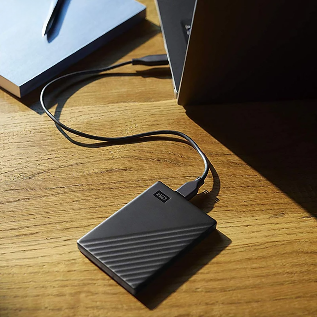 فروش نقدی و اقساطی هارد اکسترنال وسترن دیجیتال مدل My Passport ظرفیت چهار ترابایت دارای رابط USB Type-A 3.2